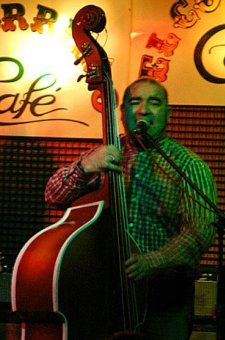 Rockabilly Duet.Contrabajo y Voz: Klaus Villaroel.