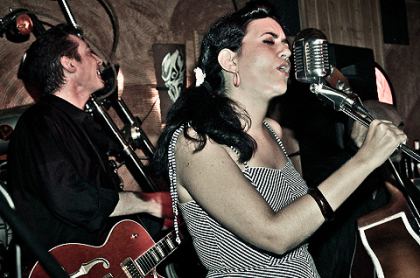 Rockabilly Duet & Friends. 25-8-2010. La Sociedad. Salamanca. Clara e Iván, Be bop A Lula