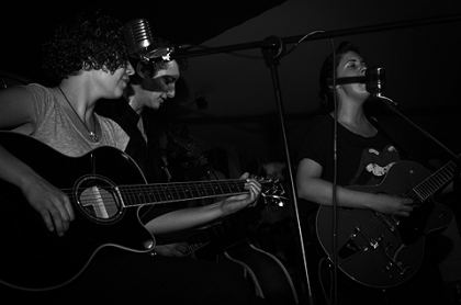 Rockabilly Duet & Friends. 25-8-2010. La Sociedad. Salamanca. Marta y Alba Mess, Traveling Band