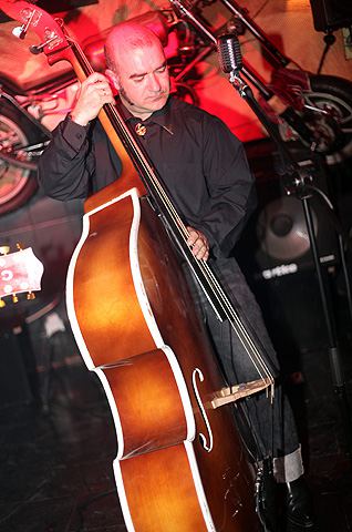 Rockabilly Duet. Eddie Cochran Memorial. La Sociedad Salamanca. Klaus, Bajo y voz