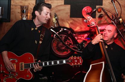 Rockabilly Duet. Eddie Cochran Memorial. La Sociedad Salamanca. Sittin' in the Balcony